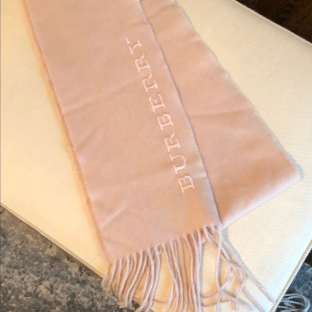 Burberry scarf, 100% cashmere.